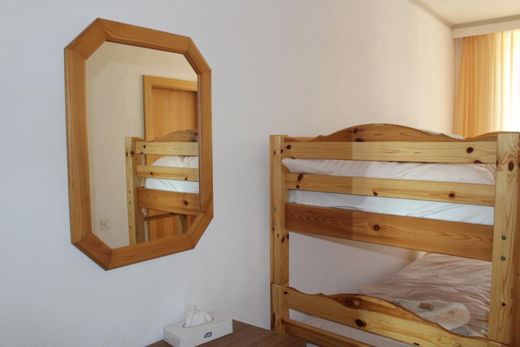 Hotel De La Gare Yvonand Стая снимка